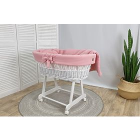 Geflochtenes Babybett mit Ausstattung - rosa